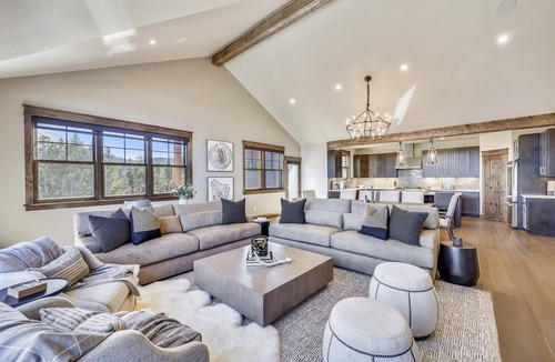 Baldy Mountain House | Experience the charm of Cocoa Cabin, a spacious retreat with stunning views & luxurious amenities!