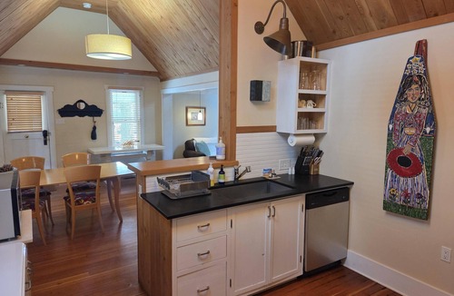 Bozeman House | Exquisite 1-Bedroom House on North Church Ave