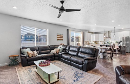 Bluffdale House | Extended Stay Home w/Hot Tub & Yard