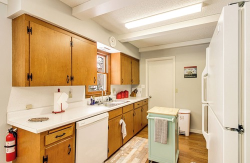 Pine River Cottage | Family-friendly Home w/Fire Pit in Pine River
