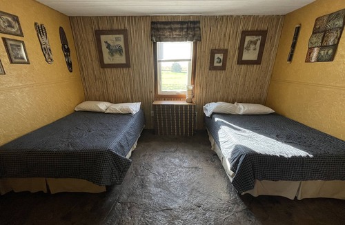 Chamberlain Cabin | Family-friendly, quiet and peaceful acreage minutes from the Missouri River.
