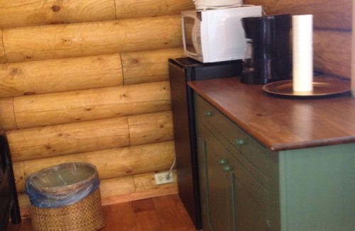 Superior Cabin | Family Size Modern Log Vacation Cabin, one pet allowed, 30 pound max. Pet fee.
