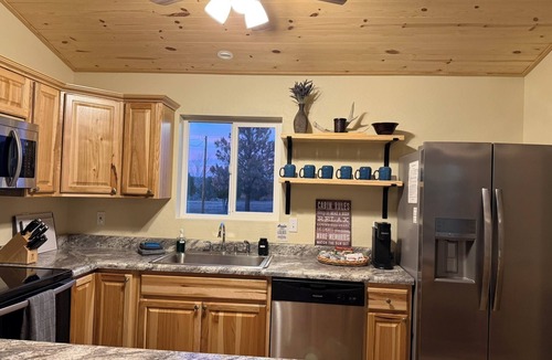 Overgaard Cabin | Fantastic cabin retreat for 6 with 2 bathrooms and AC in cozy Heber-Overgaard