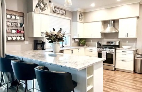 Silverhawke House | Fantastic Family Fun 5BR w Pool/Spa in Gilbert