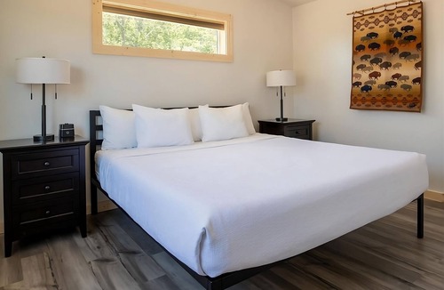 Boardman Hotel | Fantastic Sunsets & the Best Views! Gorgeous Room w/Outdoor Pool & Free Parking