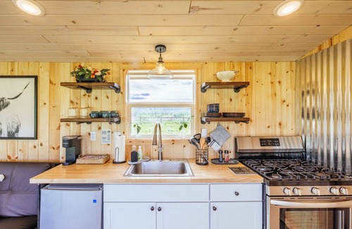Whitehall Other | Farm Retreat Apartment & 2 Cabins near rustic hot springs