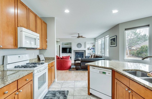 Vista Ridge Cottage | Fenced Yard & Trail Access: Dog-friendly Erie Home
