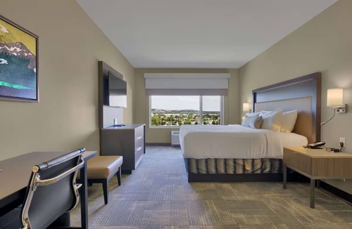 West Colorado Springs Hotel | Fillmore District King Std Breakfast Pool & Gym
