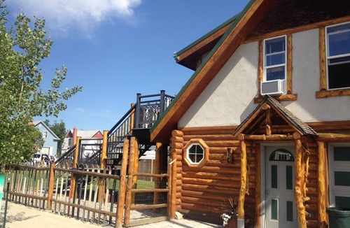 Red Lodge House | Fin+Pin Lodge, historic downtown, wifi, cable tv, deck, patio, fireplace, view