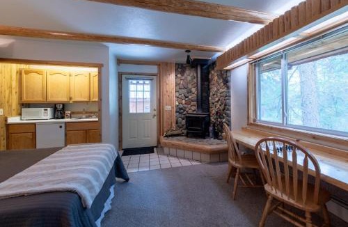 Eureka House | Fishing Cabin in the Woods