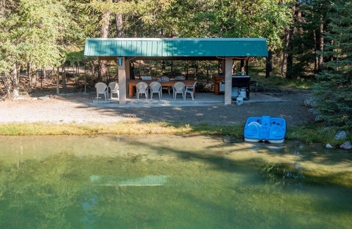 Eureka Apartment | Fishing Escape in the Woods