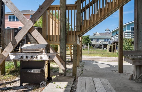 Ocean Isle Estates House | Five Bedrooms! Three Minute Walk To The Beach!