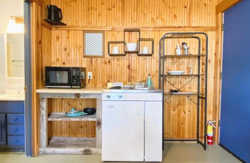 Woods Bay Hotel | Flathead Lake Resort