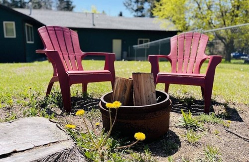 Woods Bay House | Flathead Lake Retreat-Walk to the lake!
