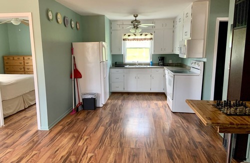 Hot Springs Cabin | Four bedroom cabin, private lake, pet friendly