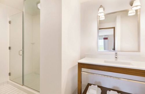 Fargo Hotel | Four Points by Sheraton Fargo Medical Center