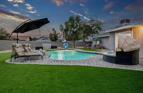 Dobson Ranch House | Free Heated Pool, Game Room, Mini-Golf, BBQ, Lux Home