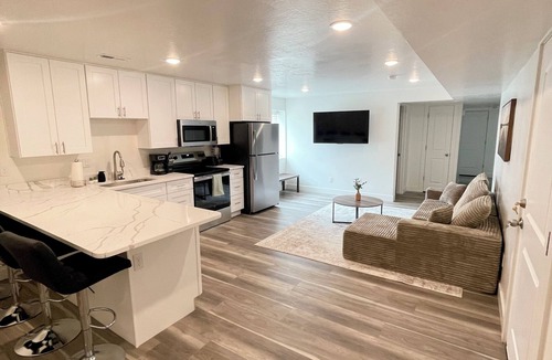 Roosevelt Apartment | Fully Furnished 3BR Apartment Separate Entrance and Parking