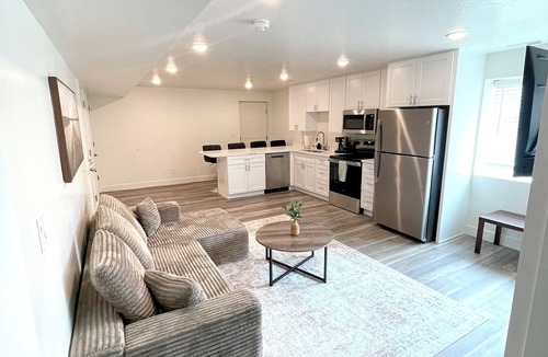 Roosevelt Apartment | Fully Furnished 3BR Apartment Separate Entrance and Parking