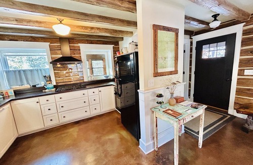 Biwabik House | Fully modernized historic log cabin near Giants Ridge