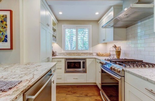 Elkhorn House | Fully Remodeled Townhome Close to Skiing - WiFi, Pool