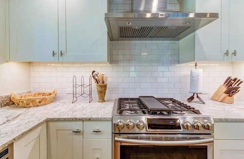 Elkhorn House | Fully Remodeled Townhome Close to Skiing - WiFi, Pool