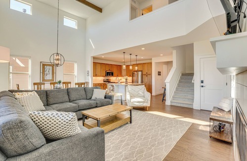 Grand Elk Ranch House | Furnished Deck & Hot Tub: Chic Granby Home!