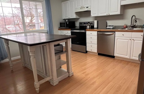 North Logan House | Game room, bunk room, close to USU & canyons, patio & grill, space to gather!