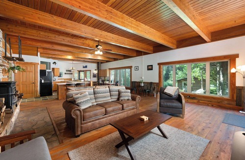 Jardine Cabin | Gardiner Getaway: your cozy cabin near Yellowstone National Park! [Unit 1]