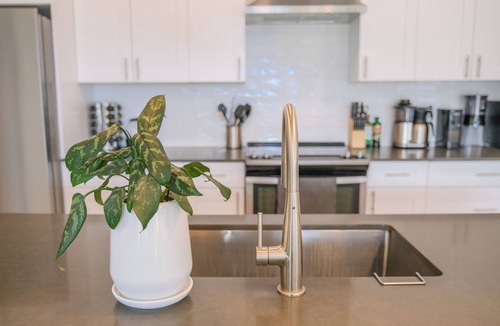 Livingston Condo | Gateway to Paradise Montana-Modern Flat, Pet friendly, ideal location