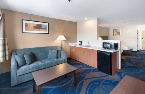 Kennewick Resort | Get Ready for Adventure! Located in the Heart of Kennewick! Free Breakfast!