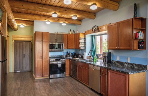 Babb Ski Chalet | Glacier Ridge - Chalet on Divide Ridge overlooking Glacier Park and St Mary Lake