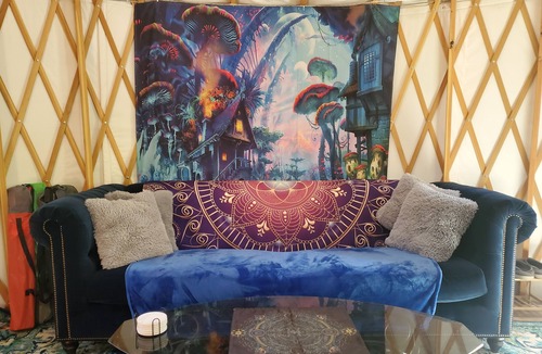 Missoula Apartment | Glamping getaway at zenful woodland yurt