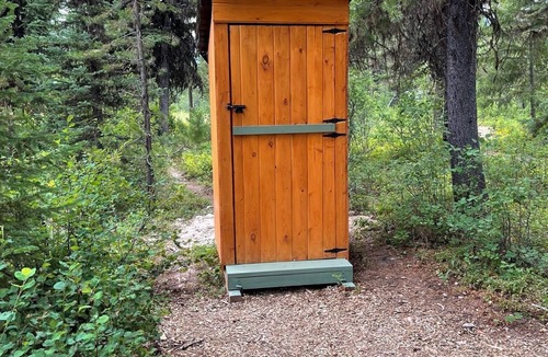 Polebridge Cabin | Glamping tent 1, remote with Glacier Park Mountain views. 5mins from Polebridge