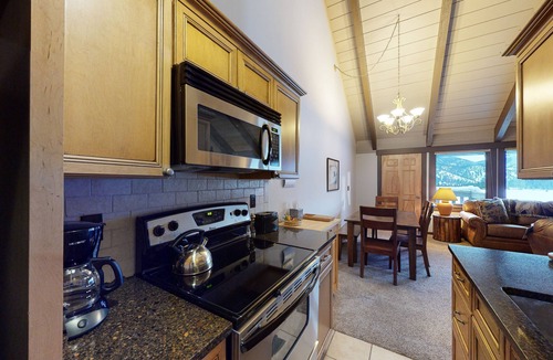 Big Sky Meadow Village Condo | Golf Course Front Condo with Shared Hot Tub, WiFi, and Private Washer/Dryer