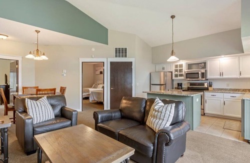 Nisswa Condo | Good Times, Great Lake | Bay Colony Condo | Sleeps 8