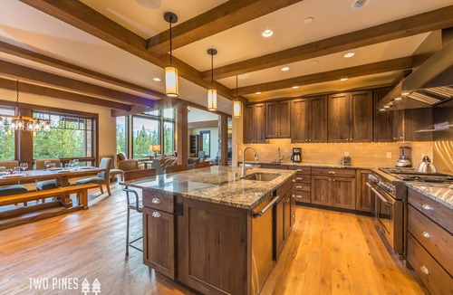 Big Sky House | Grand Estate with Ski-in/out! Private Deck with Hot Tub, and Grill! Fireplace &