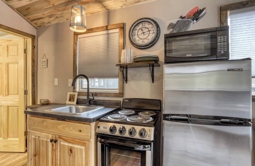 Keystone Cabin | Granite Peak. Near Mt-Rushmore National Memorial