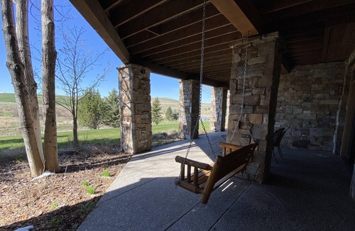 Three Forks Cabin | Grey Cliffs Ranch