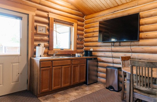 Bozeman Cabin | Grey Wolf Cabin #6 at Gallatin Canyon Cabins
