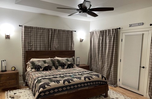 Darby House | Group Basecamp for Mountain Getaway overlooking Trapper Peak w/Wifi