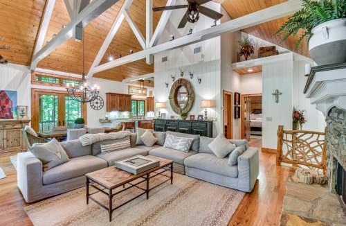 Cullowhee House | Group-Friendly Golf Getaway! 5 Mi to Cashiers