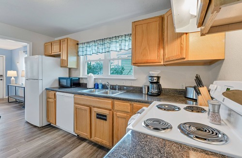 Buckroe Beach Apartment | Hampton 2BR ᠅ Cozy & Pet-Friendly ᠅ Long Stays