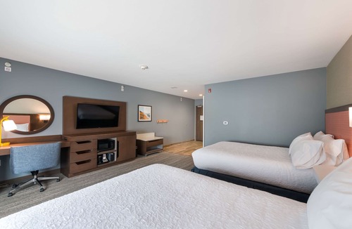 Niles Hotel | Hampton Inn Niles
