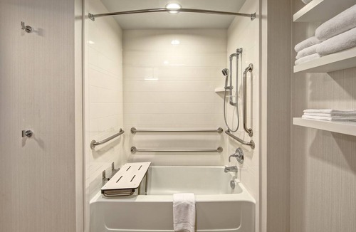 Downtown West Hotel | Hampton Inn & Suites Minneapolis/Downtown