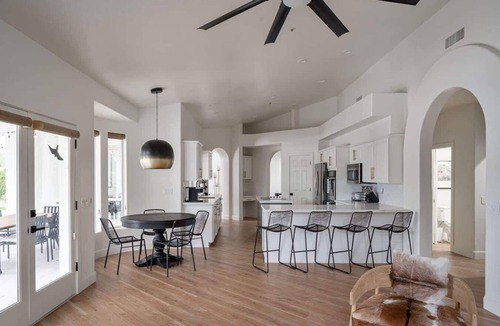 Cactus Acres House | Handsome Modern Pool, Putt, Views, Near Taliesin