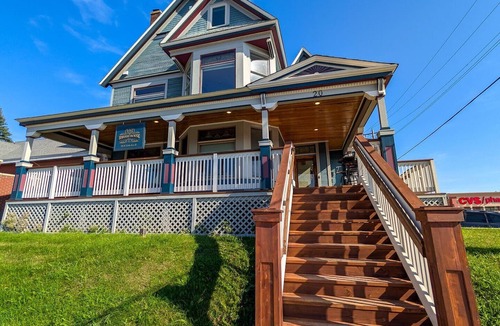 East Hillside Apartment | Harris House 4 | On Hospital Campus