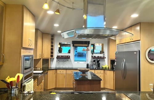 Helena House | Hauser Lake Waterfront-Direct access and amazing VIEWS