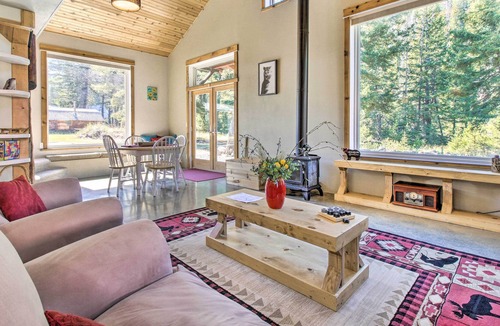 Helena Cabin | Helena Cabin w/ Mtn Views + Steps to Creek!
