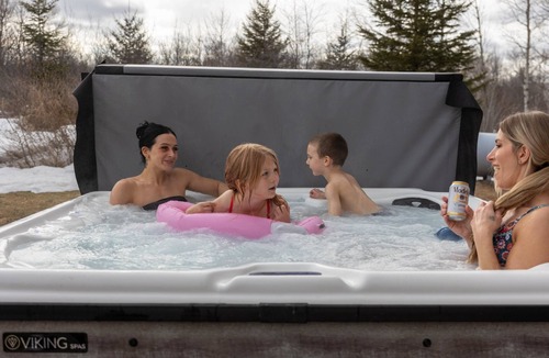 Cloquet House | Helicopter Barn! Bowling Alley/Park/Hot Tub/Sauna